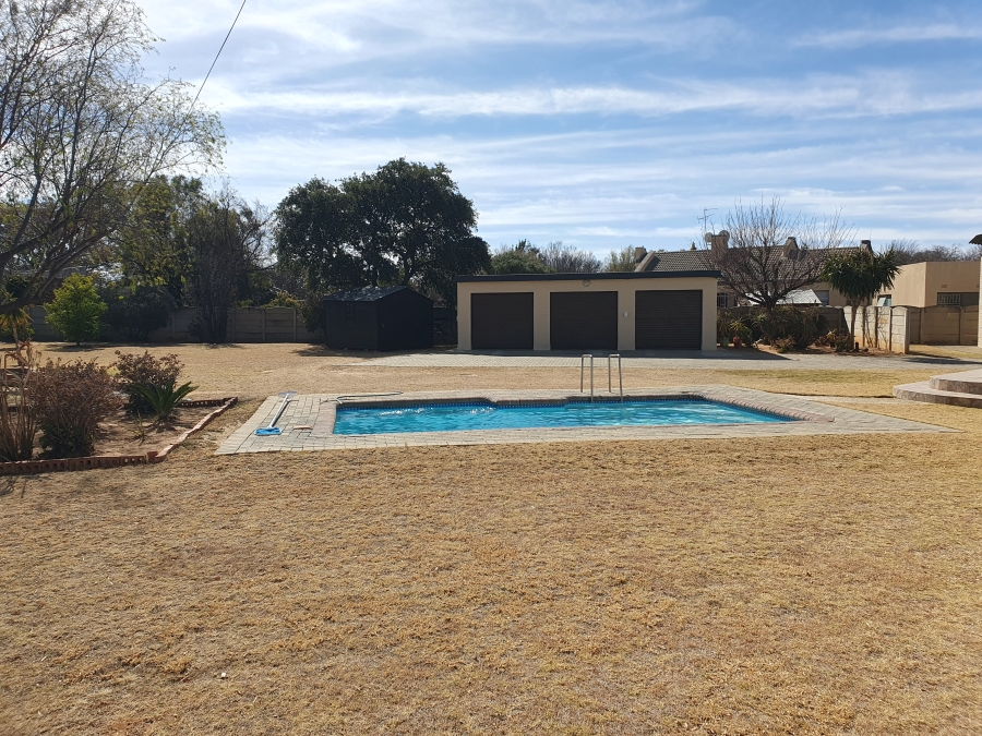 4 Bedroom Property for Sale in Flamingo Park Free State